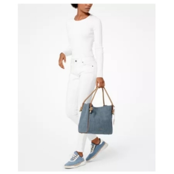 Michael Kors

Isla Satchel

Denim womens bag - Picture 2 of 3